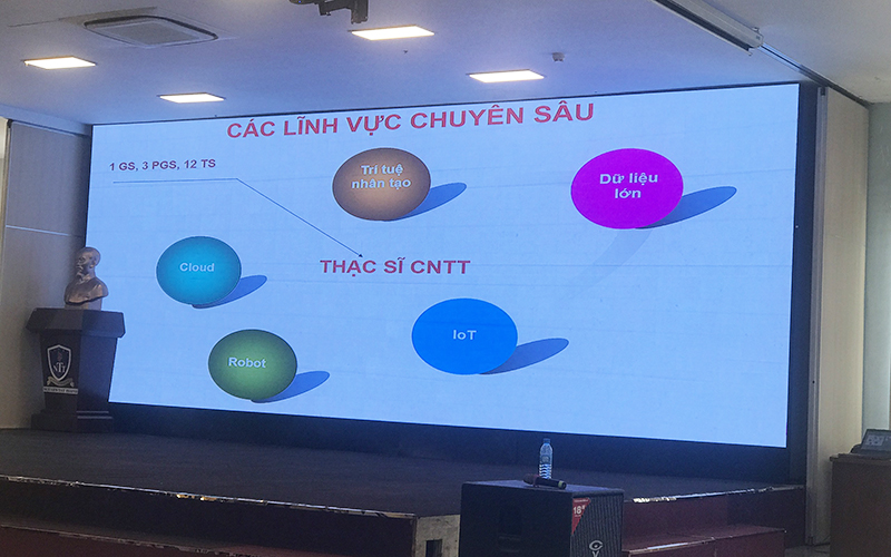 Tư vấn Sinh viên học Cao học Công nghệ Thông tin ĐH Nguyễn Tất Thành