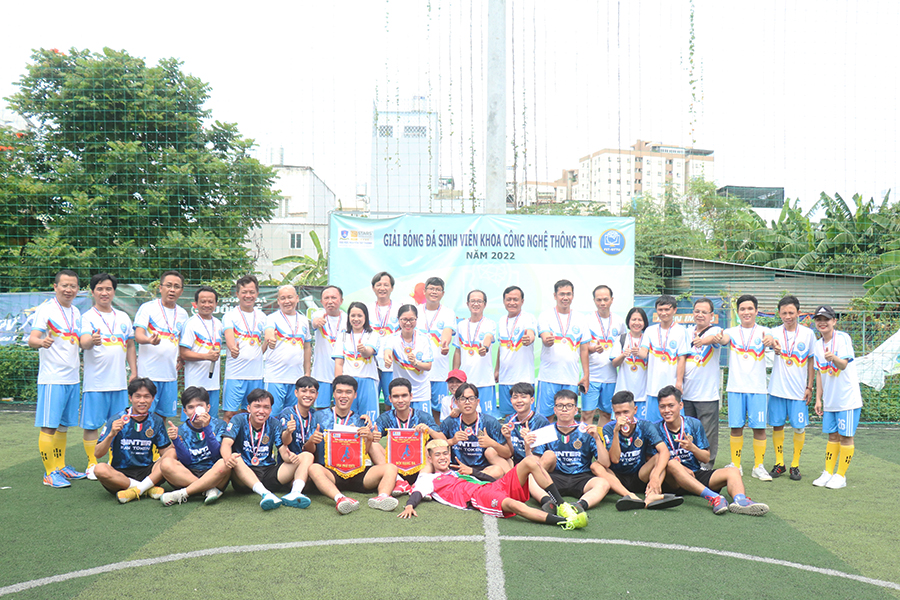Bế mạc Giải bóng đá sinh viên Khoa CNTT năm 2022