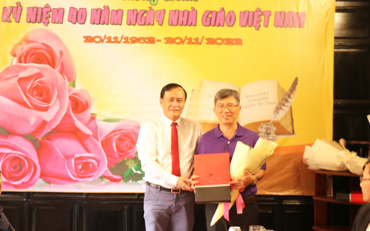 Khoa Công nghệ thông tin Trường Đại học Nguyễn Tất Thành đã tổ chức lễ kỷ niệm 40 năm Ngày nhà giáo Việt Nam (20/11/1982 - 20/11/2022).