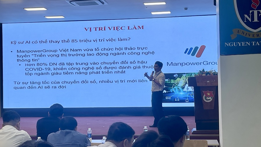 Khoa CNTT Trường ĐH Nguyễn Tất Thành tổ chức chọn chuyên ngành cho Sinh viên Khóa 2022