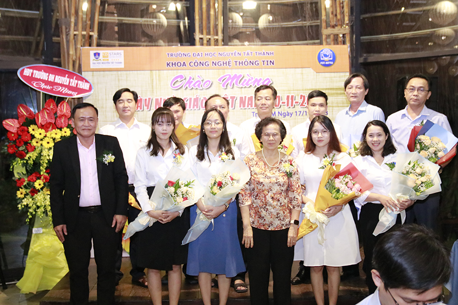 Khoa Công nghệ Thông tin tổ chức Chào Mừng Ngày Nhà giáo Việt Nam 20-11