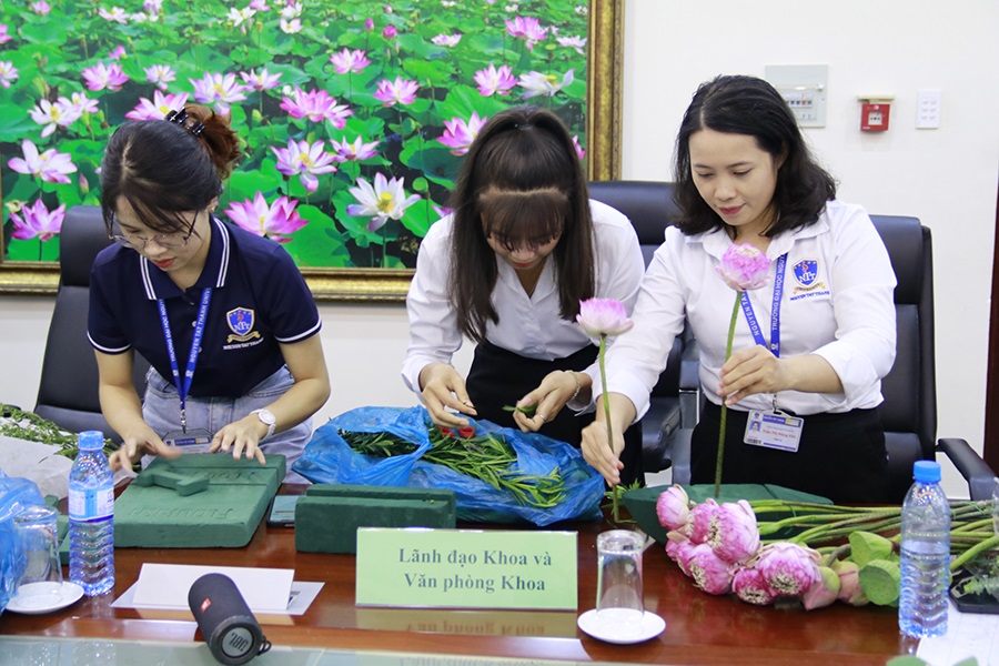 Hội thi cắm hoa Khoa Công nghệ thông tin - ĐH NTT Chào mừng 20-11-2023