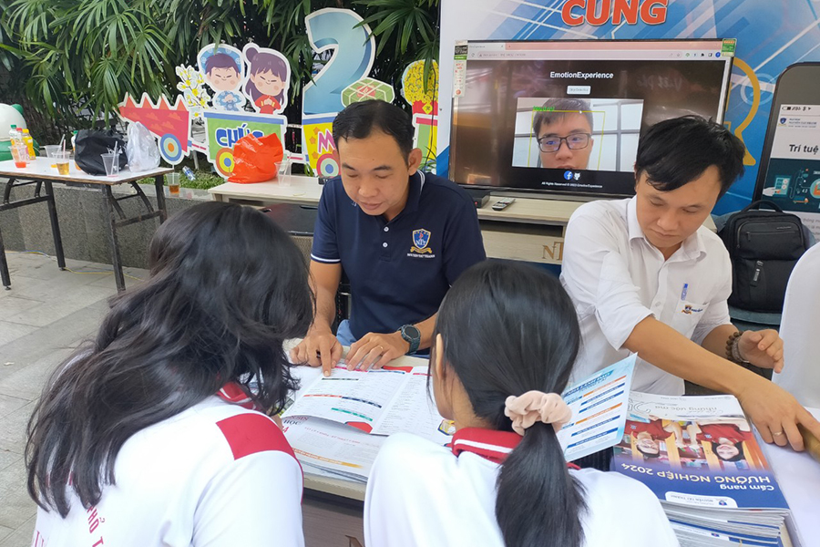 Khoa CNTT Trường Đại học Nguyễn Tất Thành với sự kiện CÙNG AI KHÁM PHÁ NGHỀ NGHIỆP - AI DAY, 10/05/2024