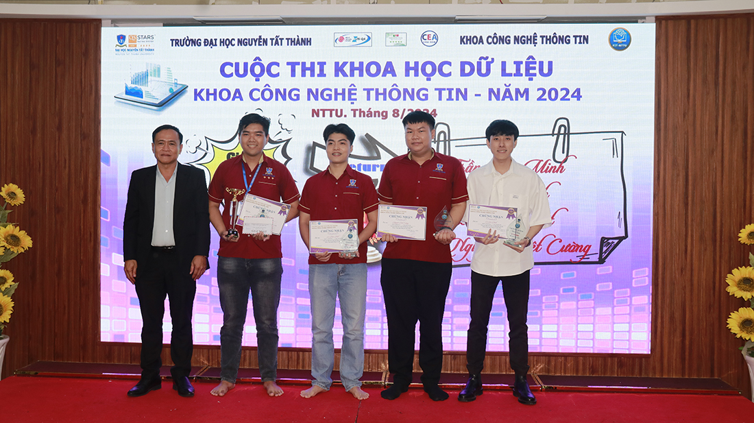 Chung kết Cuộc thi Khoa học dữ liệu Khoa Công nghệ thông tin năm 2024