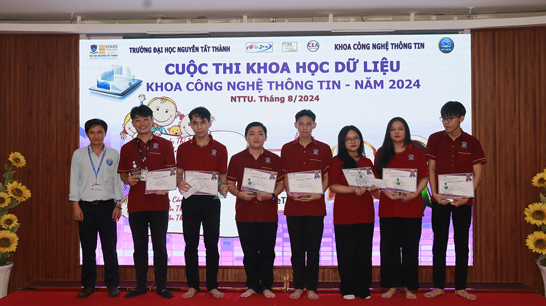 Chung kết Cuộc thi Khoa học dữ liệu Khoa Công nghệ thông tin năm 2024